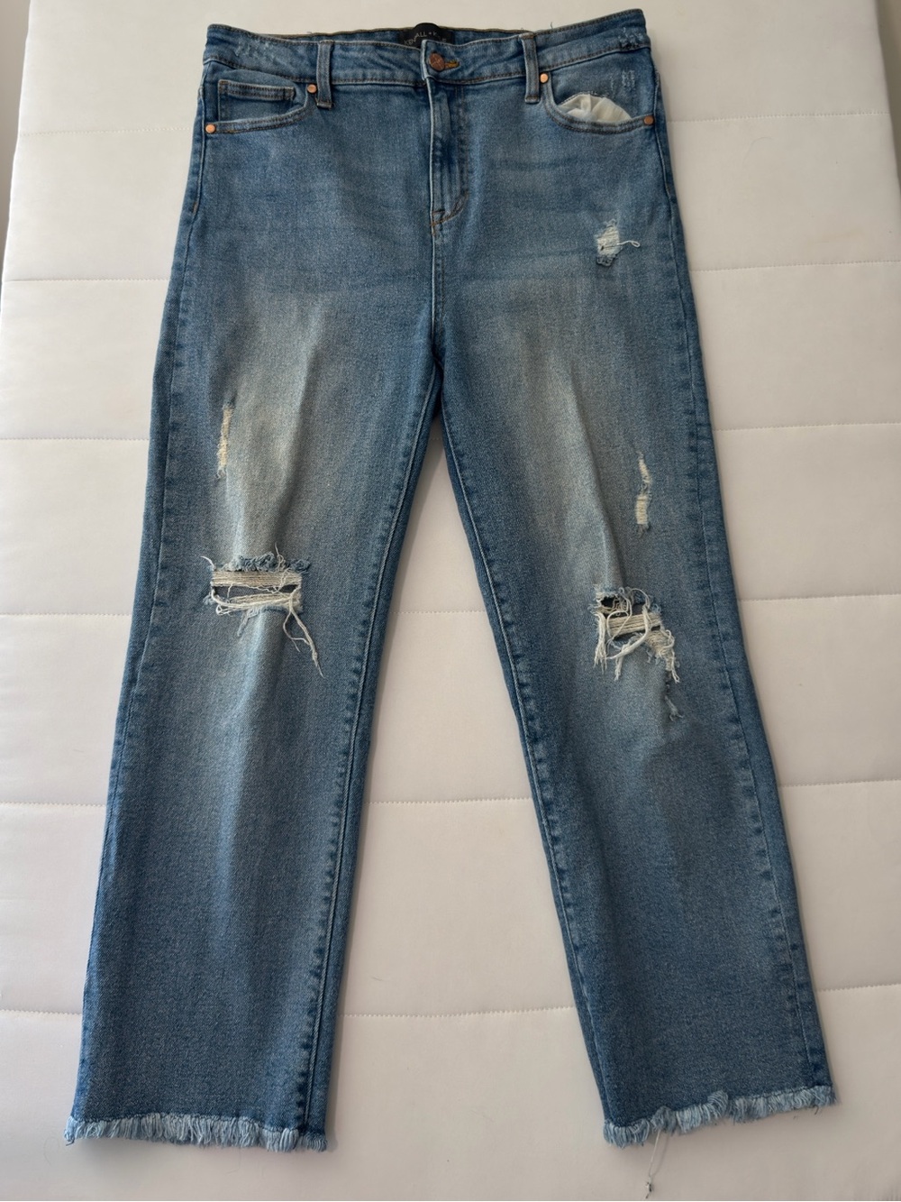 Kendall & Kylie Light Blue Distressed Straight-Leg Jeans 13/31